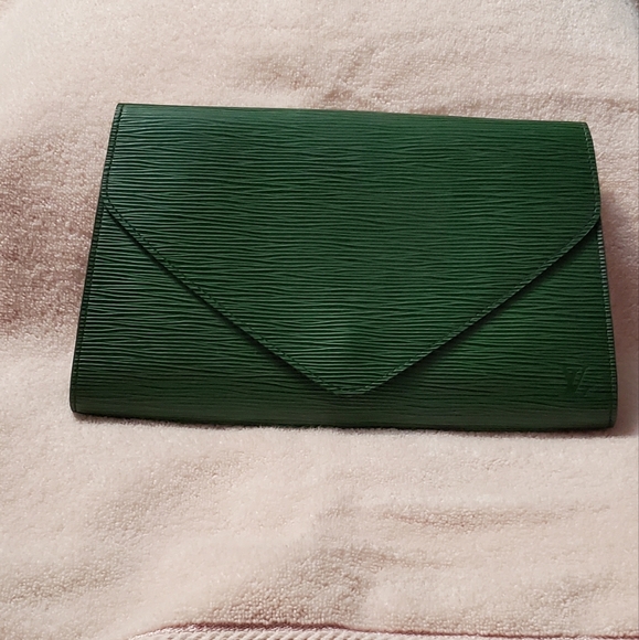 Louis vuitton Green epi clutch - Picture 1 of 3